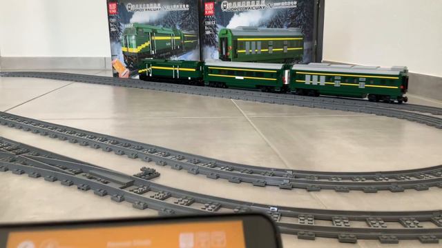 MOULD KING – 12001 NJ2 Diesel Locomotive And 12001CX KD25T Airconditioning Generator Car