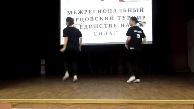 Контрастные танцы от Тани и Наташи смотреть онлайн