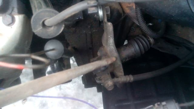 Не включаются передачи (на заведенном двигателе). Daewoo Sens, Lanos, Chevrolet Нет сцепления.