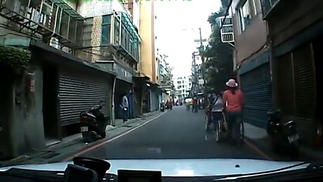 Выпал из школьного автобуса смотреть онлайн