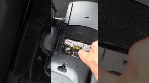 Renault Scenic 2003 - 2009 OBD port location