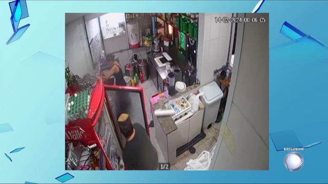 Exclusivo: chef de cozinha é flagrado furtando peças de carne do restaurante que trabalha смотреть онлайн