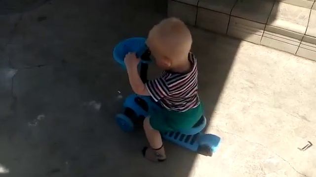 Наш первый самокат смотреть онлайн