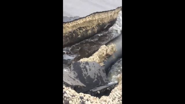 В Саратовской области размыло новую дорогу смотреть онлайн