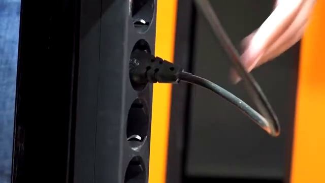 Зернодробилка ЗД-350 К и измельчитель ИК 3в1 ВИХРЬ смотреть онлайн