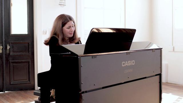 Simone Dinnerstein performs Schumann Arabesque, Op 18.on the Celviano Grand Hybrid смотреть онлайн