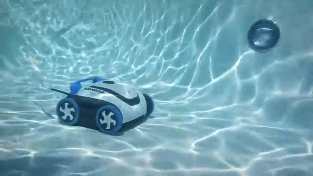 Демонстрация работы пылесоса для бассейна Hayward AquaVac 500 смотреть онлайн
