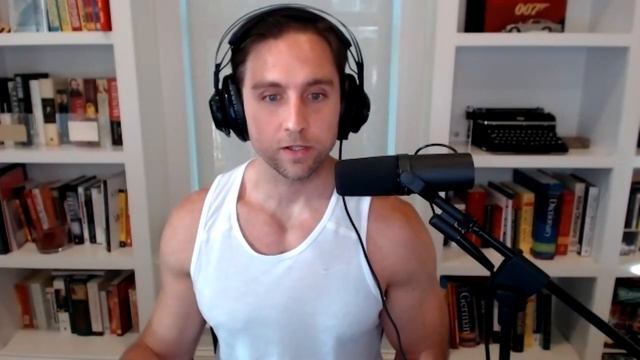 Eric Helms on Trying To Stay Too Lean (What the Science Says) смотреть онлайн