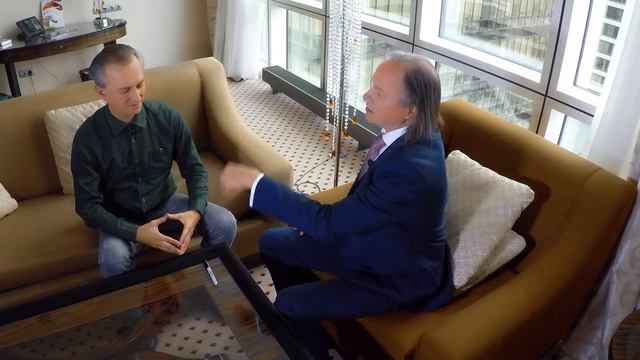 Майкл Роуч, автор книги "Алмазный огранщик". Интервью в Москве | Michael Rouch. Interview in Mosco смотреть онлайн