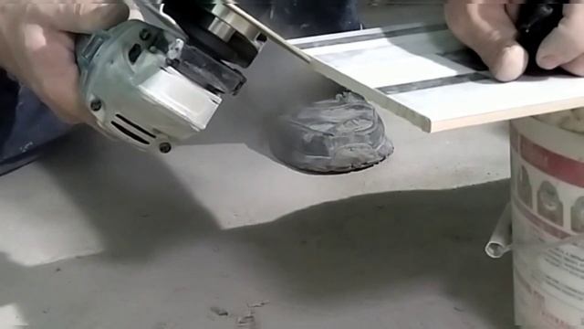 Неплохой ДИСК для заусовки плитки. Обзор и тест. Укладка плитки. смотреть онлайн