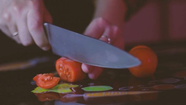 ТЕПЛЫЙ САЛАТ с макаронами или как приготовить пасту с курицей под соусом смотреть онлайн