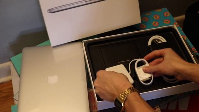 Apple MacBook Pro 13" (2016): Unboxing смотреть онлайн