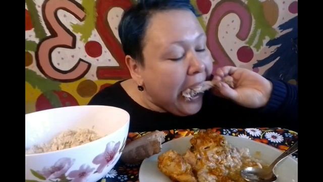 Мукбанг//Курочка с морковкой и лучком...овсянка и еврейская закуска/что ела за день в коротких виде