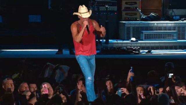 US Country Star Kenny Chesney mit sE V7 MC1 Mikrofonkapsel “on Tour” смотреть онлайн