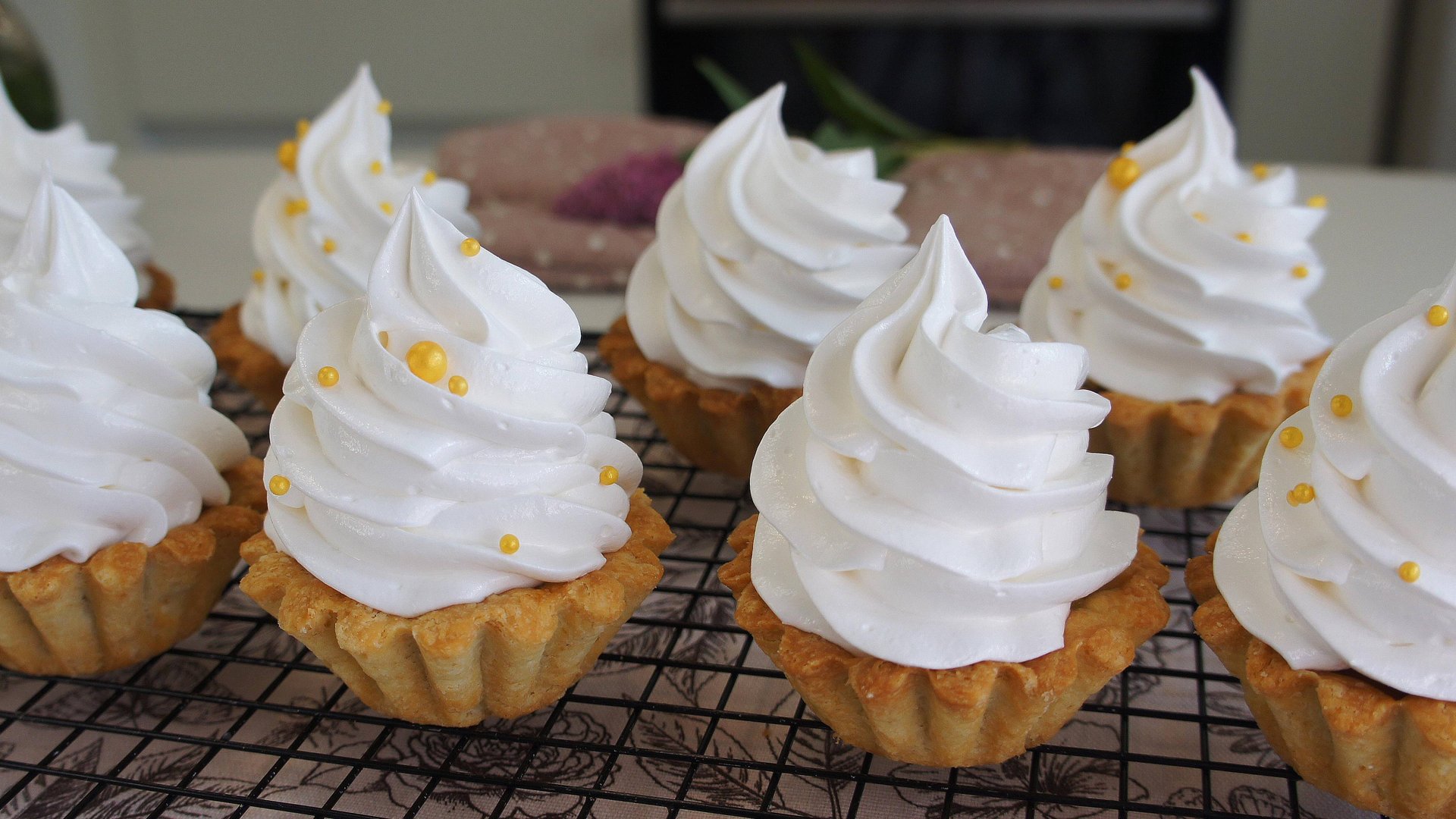 ПЕСОЧНЫЕ КОРЗИНОЧКИ С АБРИКОСОМ И БЕЛКОВО-ЗАВАРНЫМ КРЕМОМ РЕЦЕПТ | КОРЗИНОЧКИКИ С ФРУКТАМИ РЕЦЕПТ смотреть онлайн