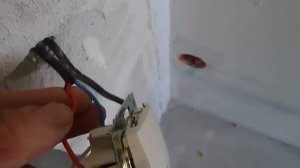 Двухклавишный  выключатель Legrand   на  две  нагрузки