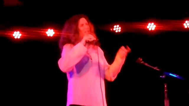 Sophie B.Hawkins at Moes Ally sings with her son A смотреть онлайн