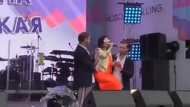 Диана Гурцкая на Дне рождения Парка Горького 17.08.2019(Прости) смотреть онлайн