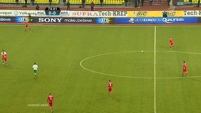 Ричарду Данну рисуют маркером номер на футболке смотреть онлайн