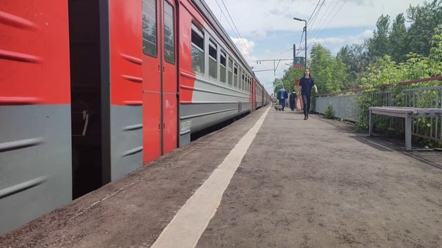 Электропоезд ЭД4М-0059 сообщение Москва-Казанская – Черусти, на платформе Хрипань смотреть онлайн