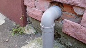 На какую глубину закапывать канализационную трубу