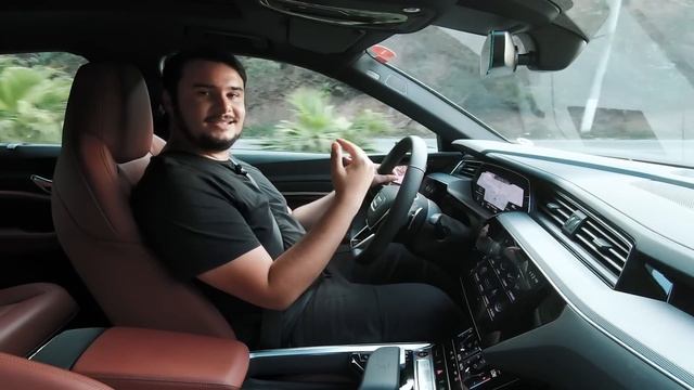 Audi e-tron S Sportback é SUV elétrico mais forte que R8 e faz até drift | Quatro Rodas смотреть онлайн