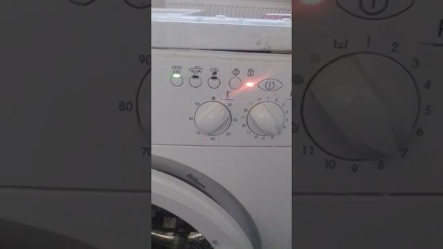 Стиральная машина Indezit WIUN102 CSI. Не включается. После ... смотреть онлайн
