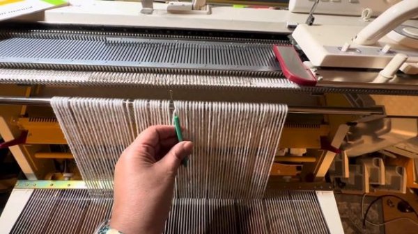 Knitking, Weaving royal loom for the knitting machines.