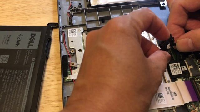 DELL INSPIRON 15 5000 SERIES LAPTOP. HOW TO REPLACE YOUR BATTERY & UNBOXING BATTERY смотреть онлайн
