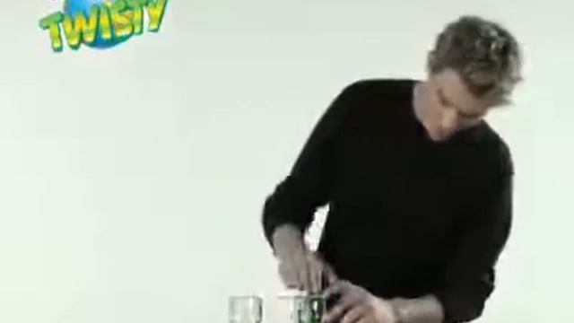 Фууу ! ! ! Огромный червяк в стакане смотреть онлайн