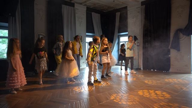 Ученики Школы вокала Леди Ксю - песня ЮНОСТЬ смотреть онлайн