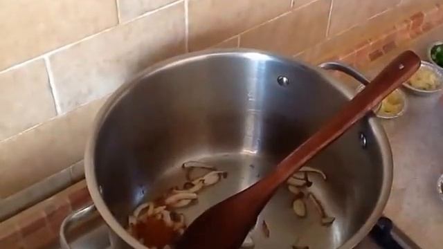 Острое блюдо:Соус с картошкой и свежим горохом по пакистански. смотреть онлайн