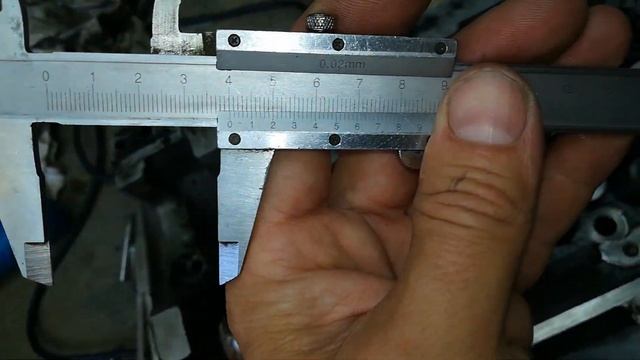 Мерс Спринтер на снятой головке удаление болтов крепления форсунок и свечи накала смотреть онлайн