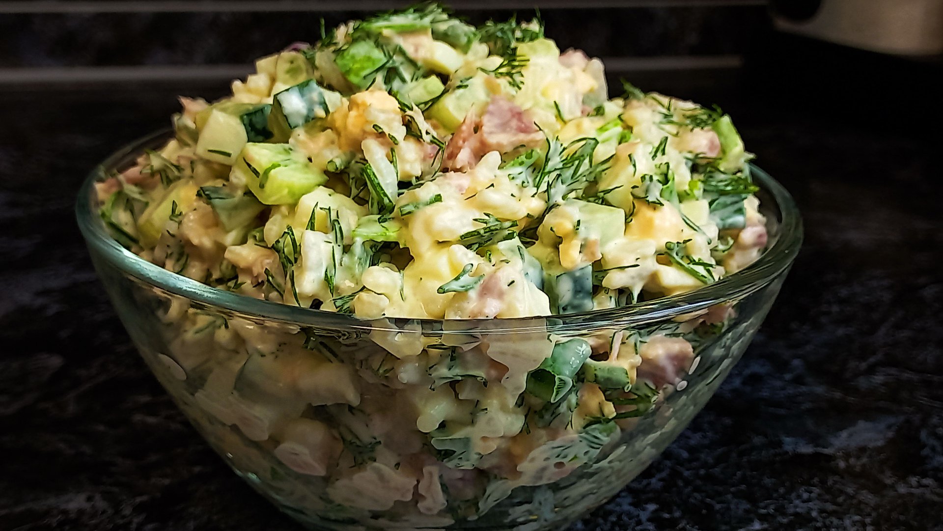 Салат с тунцом и рисом, простой и вкусный смотреть онлайн