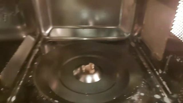 Рыба уделала микроволновку. Не повторяйте это с рыбой в микроволновке. Что нельзя в микроволновке. смотреть онлайн