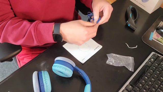 BIGGERFIVE Kids Wireless Headphones w/7 LED Lights - Unboxing and Review 2022 смотреть онлайн