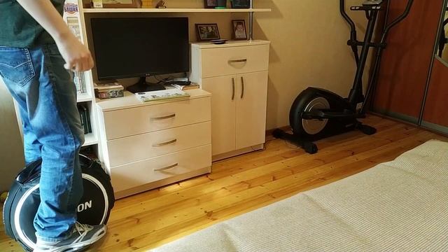 2. Моноколесо Inmotion V8. Впервые в жизни становлюсь на моноколесо. смотреть онлайн