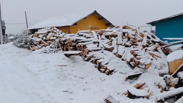Посмотрел в окно и удивился! Снова выпал снег. Будни Олега. смотреть онлайн