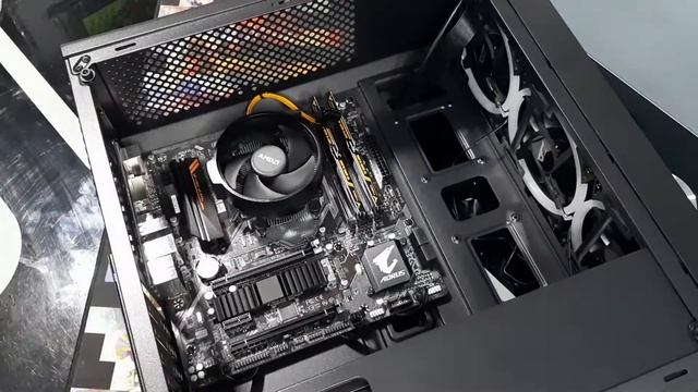 Ryzen 5 2600, Sapphire Nitro 570 8GB, Aorus B450m Elite смотреть онлайн