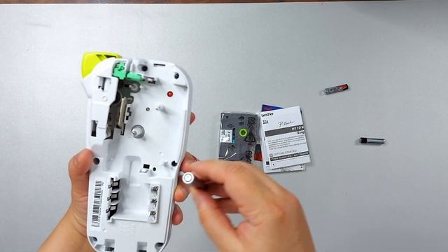 Brother P-Touch PTH110 Label Maker Unboxing and Usage смотреть онлайн