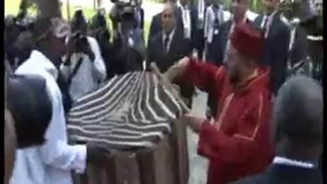 King Mohamed VI plays the drum in Tanzania смотреть онлайн