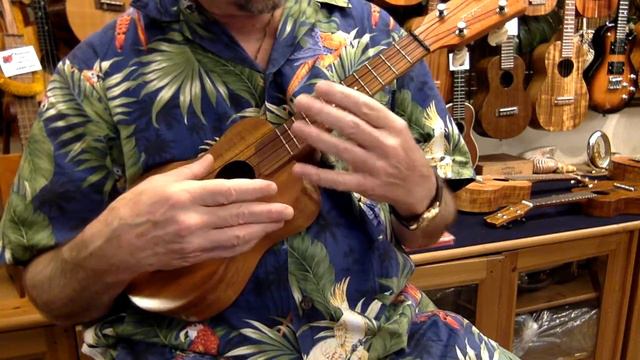 "Moana Chimes" on Kamaka 1980's Vintage White Label Koa Soprano #3774 @ Ukulele Mania, Tokyo смотреть онлайн