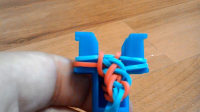 Браслет из резинок 