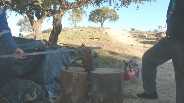Fixing our Digger without a Workshop - Making Improvised tools and getting it done! смотреть онлайн
