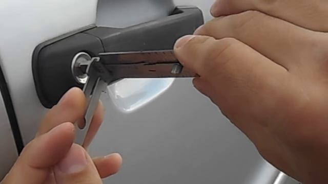 Вскрытие автомобиля Мерседес ML 320 специалистами компании КлючСервис Йошкар Ола смотреть онлайн