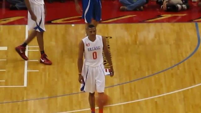 Russell Westbrook Amazing dunk at Kevin Durant's charity game 2011 смотреть онлайн