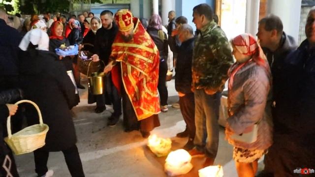 Христос Воскресе! Освящение куличей и пасок Пасхальной ночью. 16 апреля 2023 смотреть онлайн