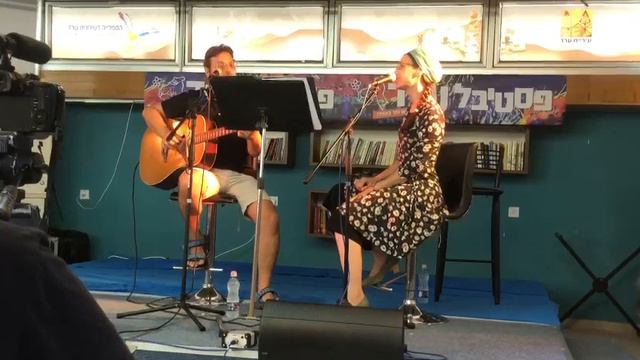 הילדה הכי יפה בגן - מילים: יהונתן גפן, לחן: יוני רכטר, ביצוע: יניב מידר וחנה דסקל смотреть онлайн