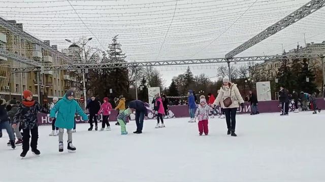 Каток в Белгороде на Соборной площади. смотреть онлайн