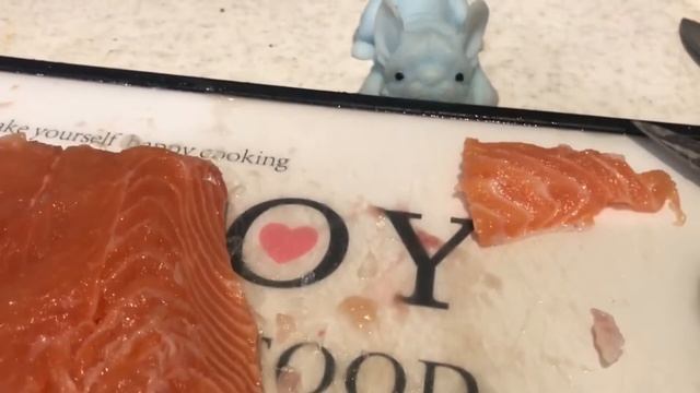Как засолить красную рыбу (лосось ❤) 24 часа ❤❤❤Как вкусно солить красную рыбу дома ? смотреть онлайн